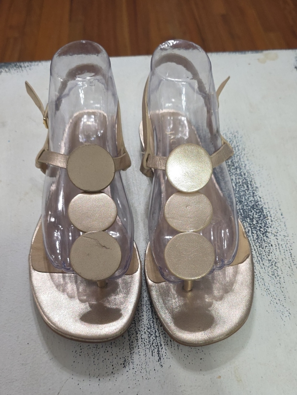 Jack Rogers Women's Sandals Gold Circles Buckles Sz 8 GUC READ